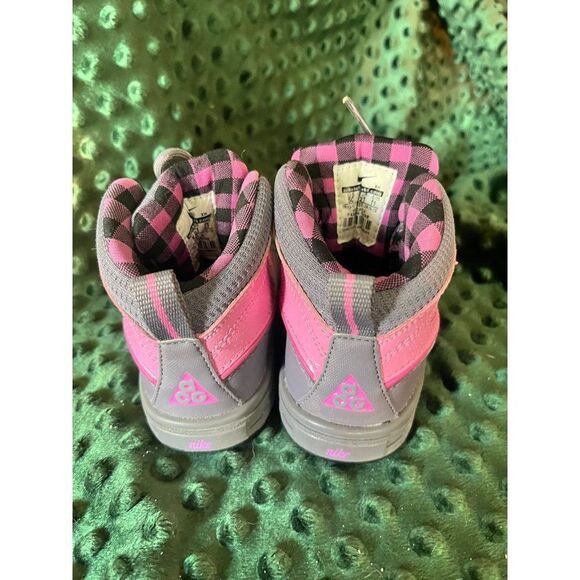Nike ACG pink and gray winter snow boots size 5 5c - Picture 4 of 5